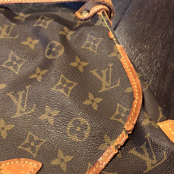Authentic Louis Vuitton Saumur 30 Crossbody Monogram Canvas - Picture 9 of 17